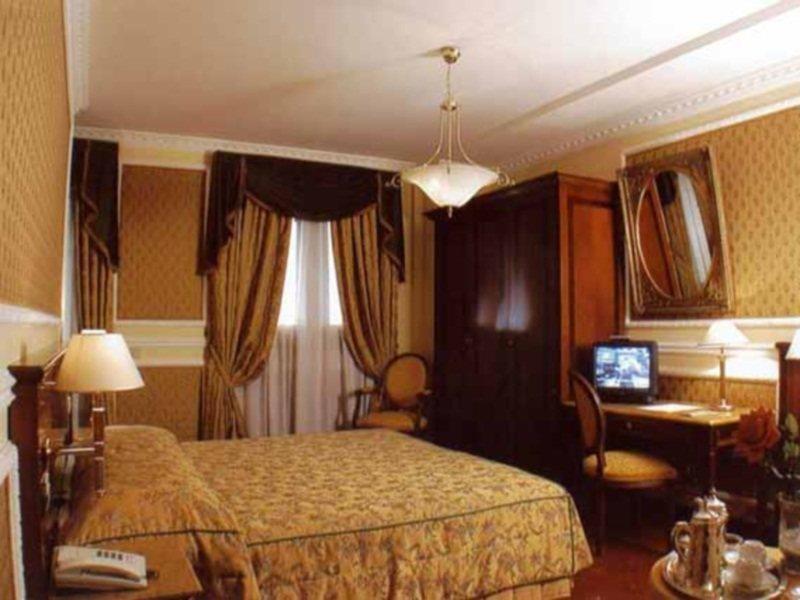 Hotel Champagne Palace Rom Værelse billede